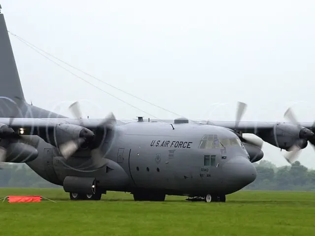 C-130J 수송기 비교분석