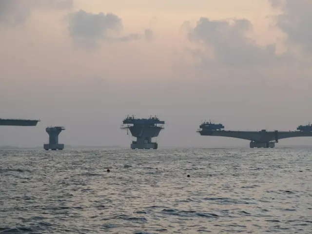 China’s New Giant Submarine Drone Mothership