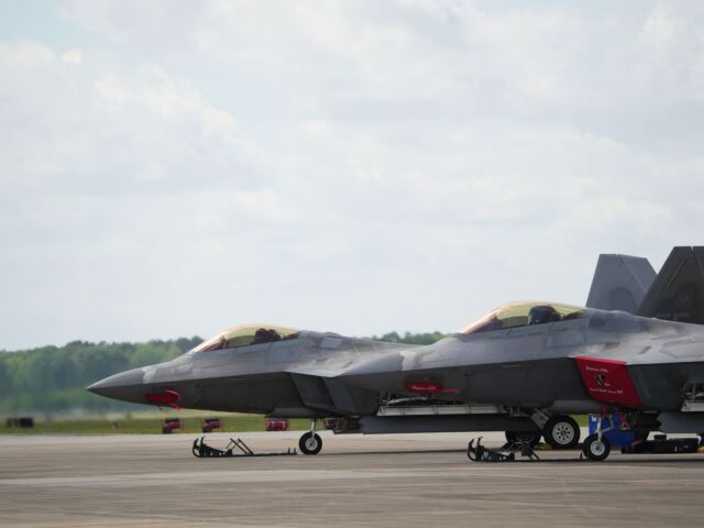 F-22가 Fury에 보낸 것은 조종간이 아니라 전술 명령이었다